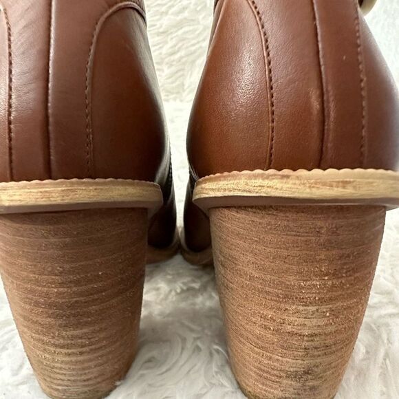 Hinge Cognac Leather Ankle Booties Buckle accent, almond toe Size 9 M block heel - Picture 6 of 11